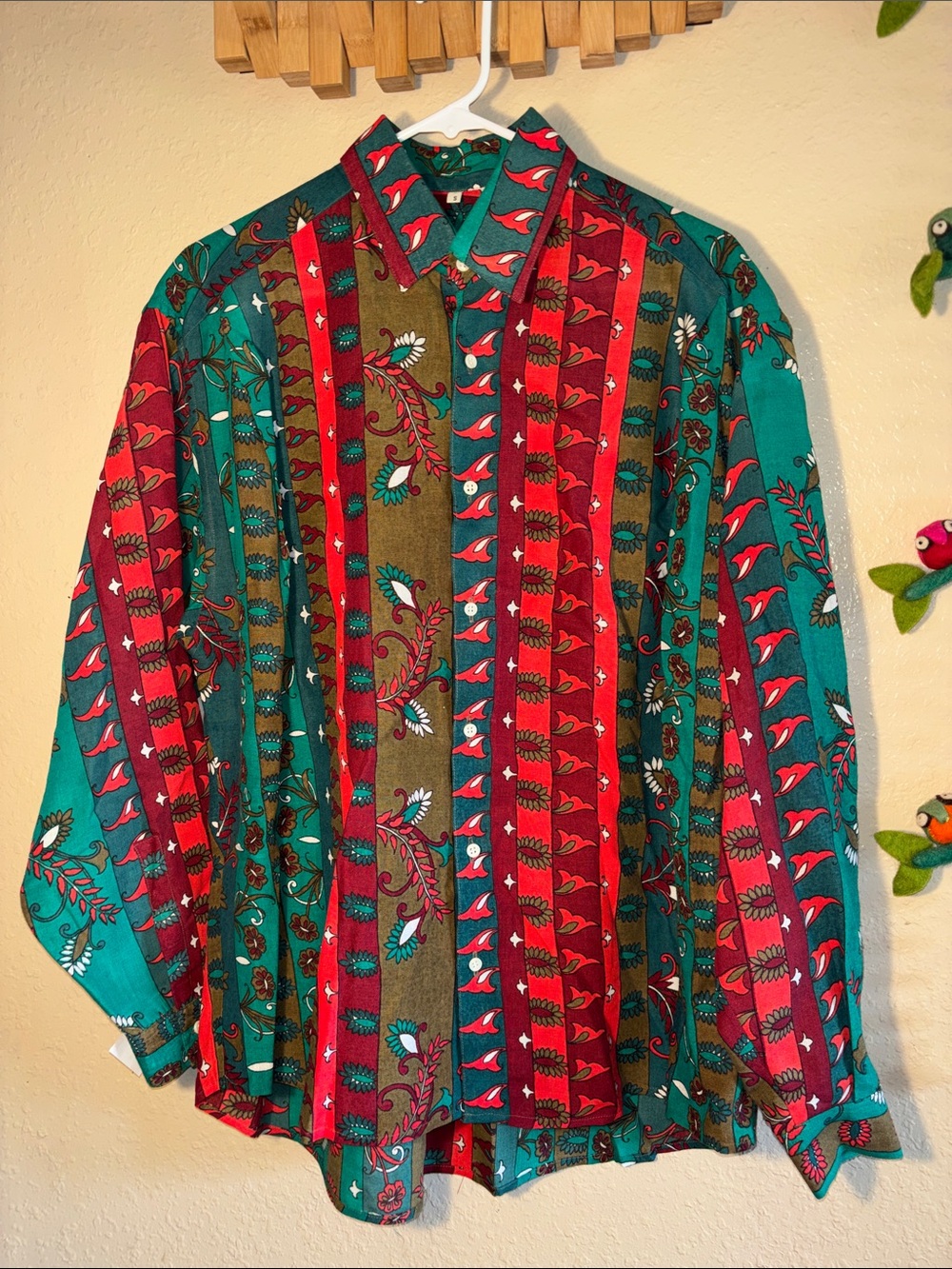 EUC vintage long-sleeve button-down shirt featuring a vibrant, multicolored vert